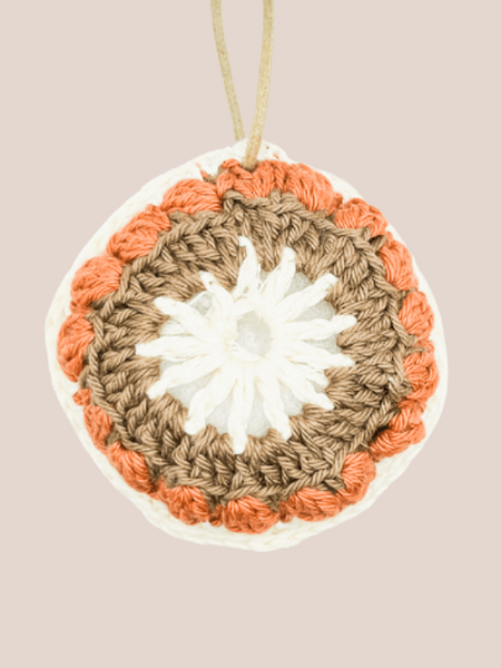 rusty gehaakte (kerst)hanger, ornament.